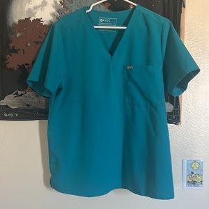 Figs Catarina one pocket scrub top in Teal size XL